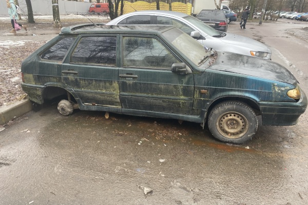 Администрация Красносельского района Санкт‑Петербурга уведомляет о выявлении разукомплектованных транспортных средств