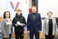 Молодёжь Курортного района активно голосует на выборах президента России!