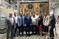 Глава Красногвардейского района Андрей Хорт посетил площадку компании «Грин Тулс» и познакомился с её символом