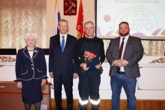 Дворник и тракторист ГУЖА Кировского района дошли до финала городского конкурса