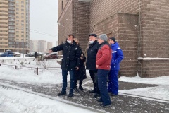Алексей Гульчук оценил качество уборки от снега дворов Невского района