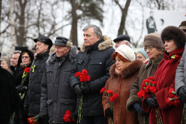В Петродворцовом районе память жертв блокады почтили на мемориале Малая Пискарёвка