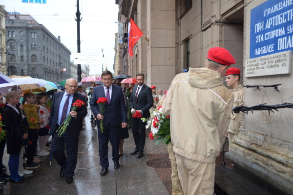 Память жертв блокады почтили в Петербурге