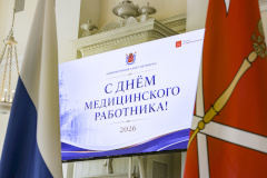Александр Беглов вручил награды лучшим медицинским работникам Петербурга