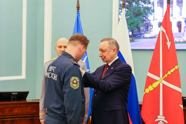 Вручение наград бойцам Санкт‑Петербургского пожарно-спасательного гарнизона