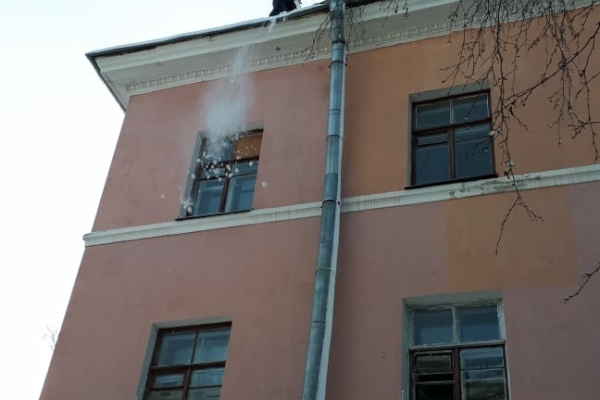 В районе 860 дворников убирают снег