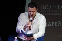 В Кировском районе состоялась творческая встреча с артистом театра и кино, поэтом, артистом Театра «Комедианты» Андреем Вергелисом