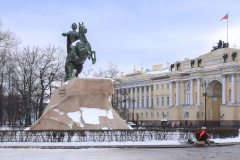 Александр Беглов возложил цветы к памятнику Петру Первому «Медный всадник»