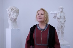 «Скульптура – это застывшая музыка»: во Фрунзенском районе открылась персональная выставка скульптора Светланы Серебряковой