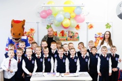 В 421 школе открылись спортивные хоккейные классы