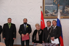 21 января в Белом зале администрации Курортного района началось  вручение  памятных знаков «В честь 70-летия полного освобождения Ленинграда от фашистской блокады»