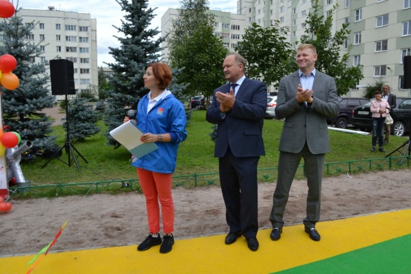 Торжественное открытие детской площадки, подаренной губернатором Санкт‑Петербурга Александром Бегловым