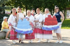 В рамках проекта «Творческие встречи в Рощинском саду» в Московском районе состоялась концертная программа «День морской тельняшки»