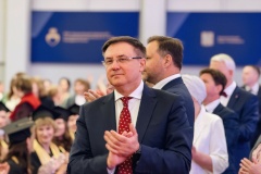 Вице-губернатор Владимир Омельницкий поздравил выпускников Института медицинского образования Центра Алмазова