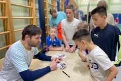 Известный российский футболист Алексей Игонин сыграл матч в школе Красногвардейского района