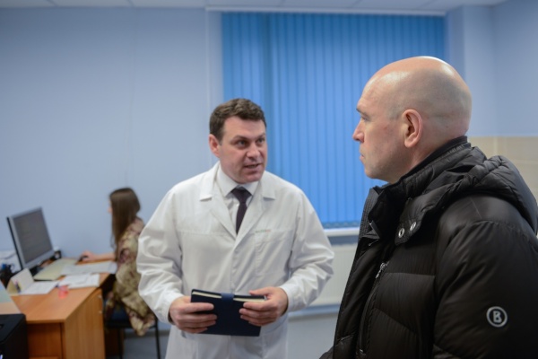 Константин Серов постетил с рабочим визитом городскую поликлинику № 19