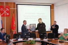 Александр Малькевич передал подарок Кировскому району Петербурга от жителей Донецка