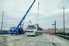 Капитальный ремонт Биржевого моста идет по графику: демонтированы перильные ограждения