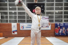 Шпажисты из Калининского района одержали первые в 2024 году победы