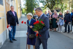 В Кронштадте состоялась церемония возложения цветов к мемориальной доске народным ополченцам Кронштадта