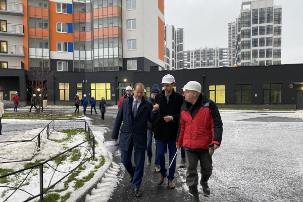 В Приморском районе на Плесецкой улице завершено строительство жилого комплекса с поликлиникой