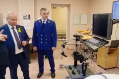 Врио главы района вместе с прокурором Калининского района навестили 100-летнюю блокадницу