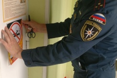 Сотрудники МЧС напомнили коммунальщикам и жильцам многоквартирных домов правила пожарной безопасности