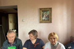 Сотрудники отделений социального обслуживания Московского района тепло поздравили получателей социальных услуг