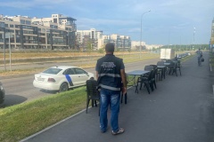 В отношении лиц, оказавших противодействие при изъятии незаконно установленной уличной мебели, подано заявление в правоохранительные органы