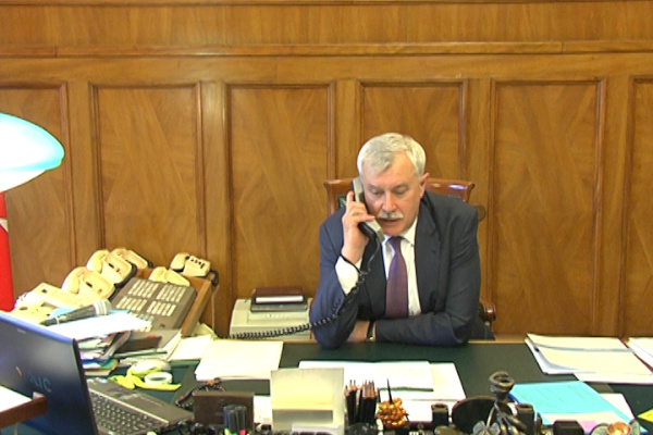 Губернатор по телефону поздравил петербургских фигуристов