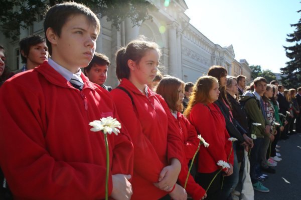 5 сентября - Городская акция «900 ромашек для Тани Савичевой»