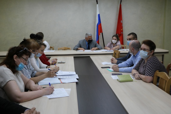 Заместитель главы администрации Красносельского района Михаил Баранов провёл заседание Межведомственной комиссии