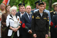 22 июня, в День памяти и скорби, у мемориала на Ново-Волковском кладбище состоялась торжественно-траурная церемония возложения цветов