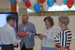 Лучшим выпускниками вручили медали