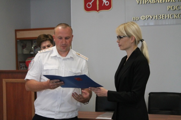 Во Фрунзенском районе с профессиональным праздником поздравили сотрудников ГИБДД