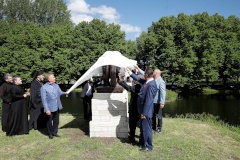 Сторожевые львы вернулись в Московский парк Победы