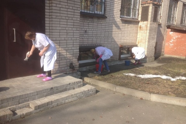 Учреждения здравоохранения Невского района принимают участие в месячнике благоустройства