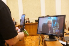 В рамках отчета Виктор Михайлович ответил на вопросы жителей