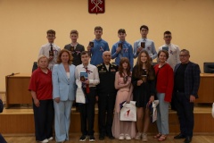 10 юных жителей Петродворцового района получили свои первые паспорта в здании администрации