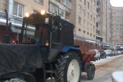 Во Фрунзенском районе продолжаются работы по уборке территории от снега и наледи