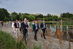 Участники бизнес-миссии Ассоциации парков России оценили зеленые зоны, благоустроенные в Петербурге по нацпроекту
