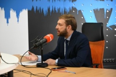 Продолжится благоустройство набережных и модернизация системы наружного освещения: глава администрации Петроградского района рассказал в эфире о ближайших планах развития района