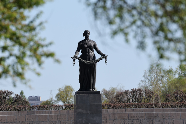Торжественно-траурная церемония на Пискаревском мемориальном кладбище