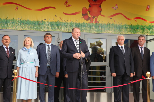 В Невском районе торжественно открыли новую школу № 690