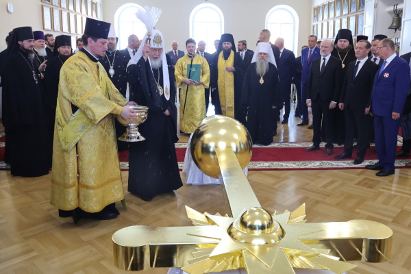 Освящение открытого после реставрации храма святых апостолов Петра и Павла в здании СПбГУ