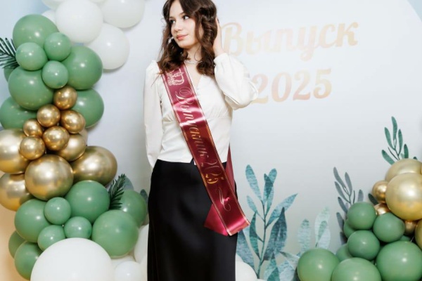 Гордость 469 школы - дважды стобалльница!