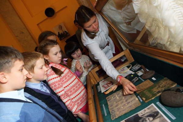 26 января – Выставка «Такому детству не дано забвения»