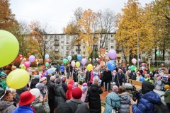 В Калининском районе открылся новый благоустроенный двор на Антоновской улице