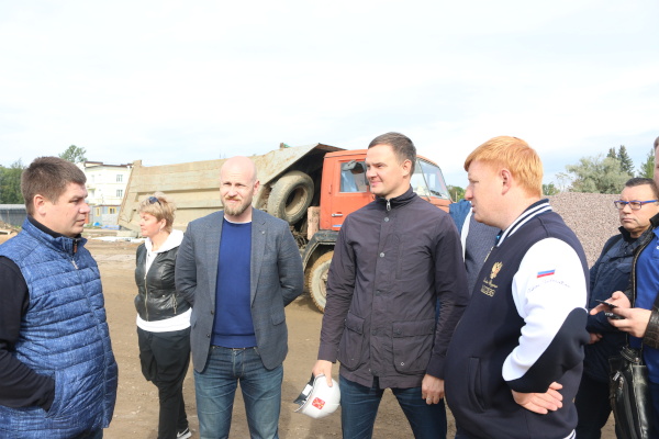 Сергей Морозов проконтролировал строительство объектов в Петродворцовом, Пушкинском, Приморском и Курортном районах