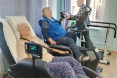 В рамках реализации приоритетного проекта Санкт‑Петербурга «Серебряный возраст» во Фрунзенском районе проходят регулярные занятия по адаптивной физической культуре для пожилых граждан